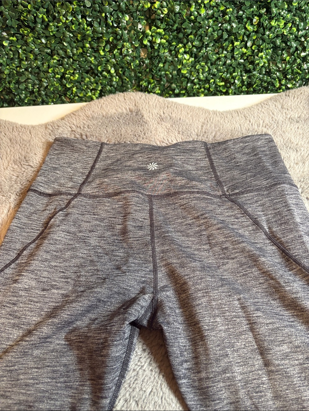 Athleta Heathered Gray Leggings with Black Mesh Panels Size Large - Picture 3 of 6